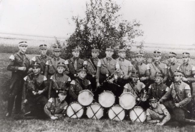 007___1920_trommel__pfeiffencorps_uniform.jpg