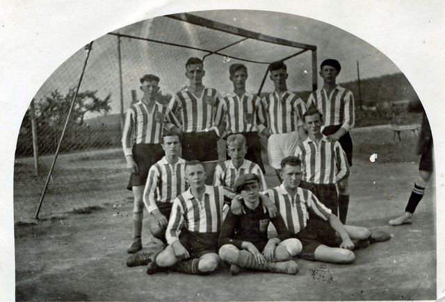 011___1931_35_handballmannschaft.jpg
