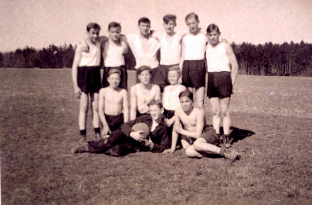 013___1937_fussball_schulmannschaft.jpg