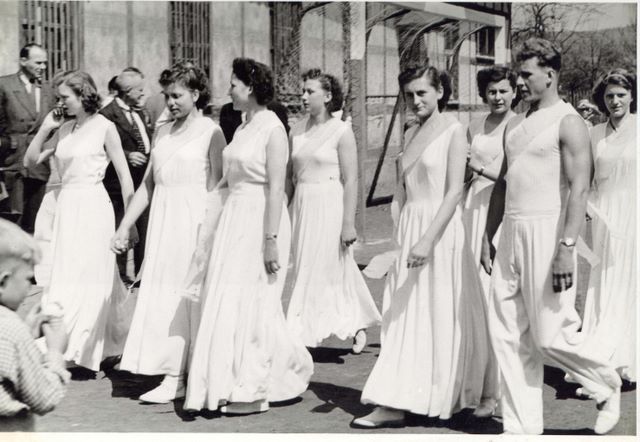 036____1952_festdamen_turnerinnen.jpg