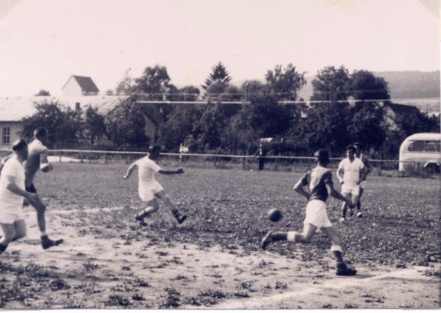 055____1960_heinrich_wissner_im_dress.jpg 055____1960_heinrich_wissner_im_dress.jpg