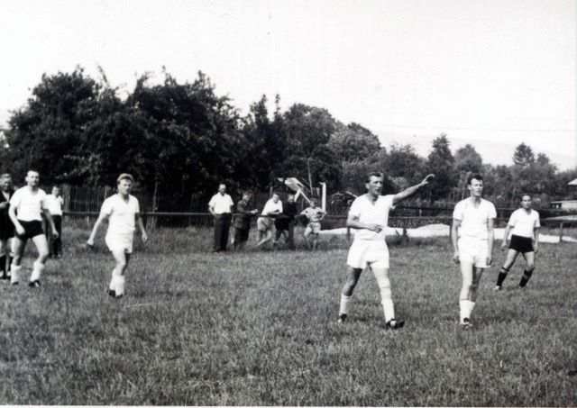 056____1960_fussballspiel.jpg