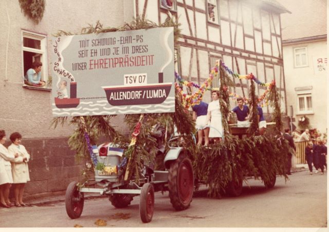068____1970_600jahrfeier_motivwagen_tsv.jpg 068____1970_600jahrfeier_motivwagen_tsv.jpg