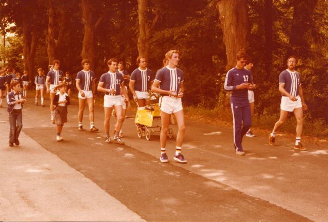 089____1979_handballer_festzug4.jpg 089____1979_handballer_festzug4.jpg