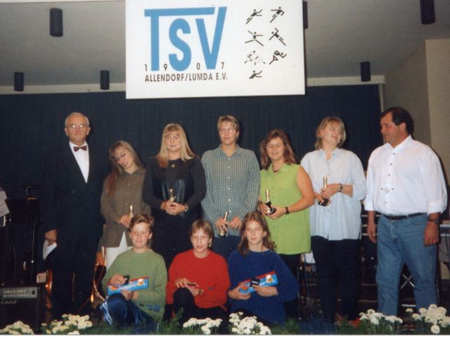 147____1998_3_handballehrung_weibl.jpg 147____1998_3_handballehrung_weibl.jpg